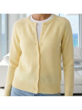 RUMORED Seabrook cardigan in buttercream Yellow Size S